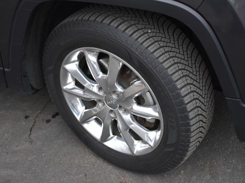 Used 2014 Jeep Cherokee Limited w/ Luxury Group image 23