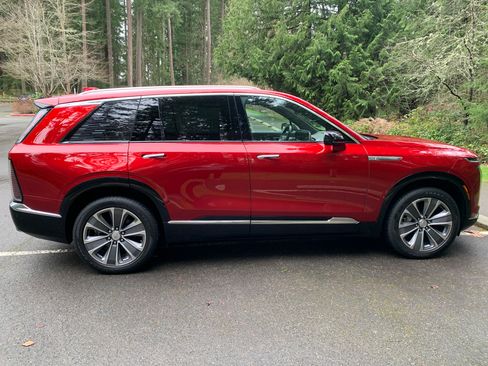 Used 2026 Cadillac Vistiq Luxury image 4