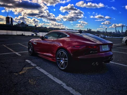 Used 2017 Jaguar F-TYPE R image 4