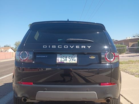 Used 2018 Land Rover Discovery Sport SE image 2