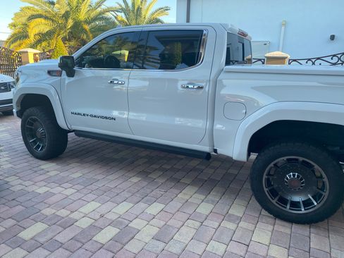 Used 2021 GMC Sierra 1500 SLT w/ SLT Premium Plus Package AWD/4WD image 4