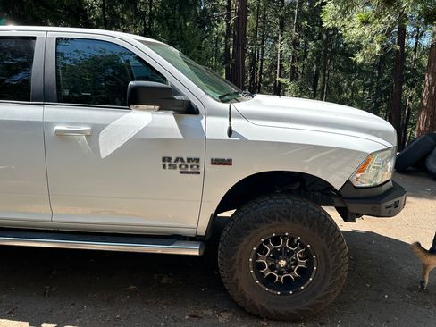 Used 2020 RAM 1500 Classic SLT w/ Luxury Group image 9