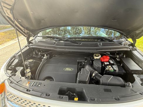 Used 2014 Ford Explorer XLT w/ Equipment Group 202A image 5