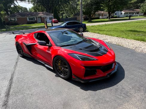 Used 2025 Chevrolet Corvette Z06 w/ Z07 Performance Package RWD image 1