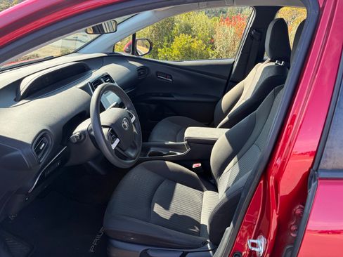 Used 2016 Toyota Prius Two FWD image 4