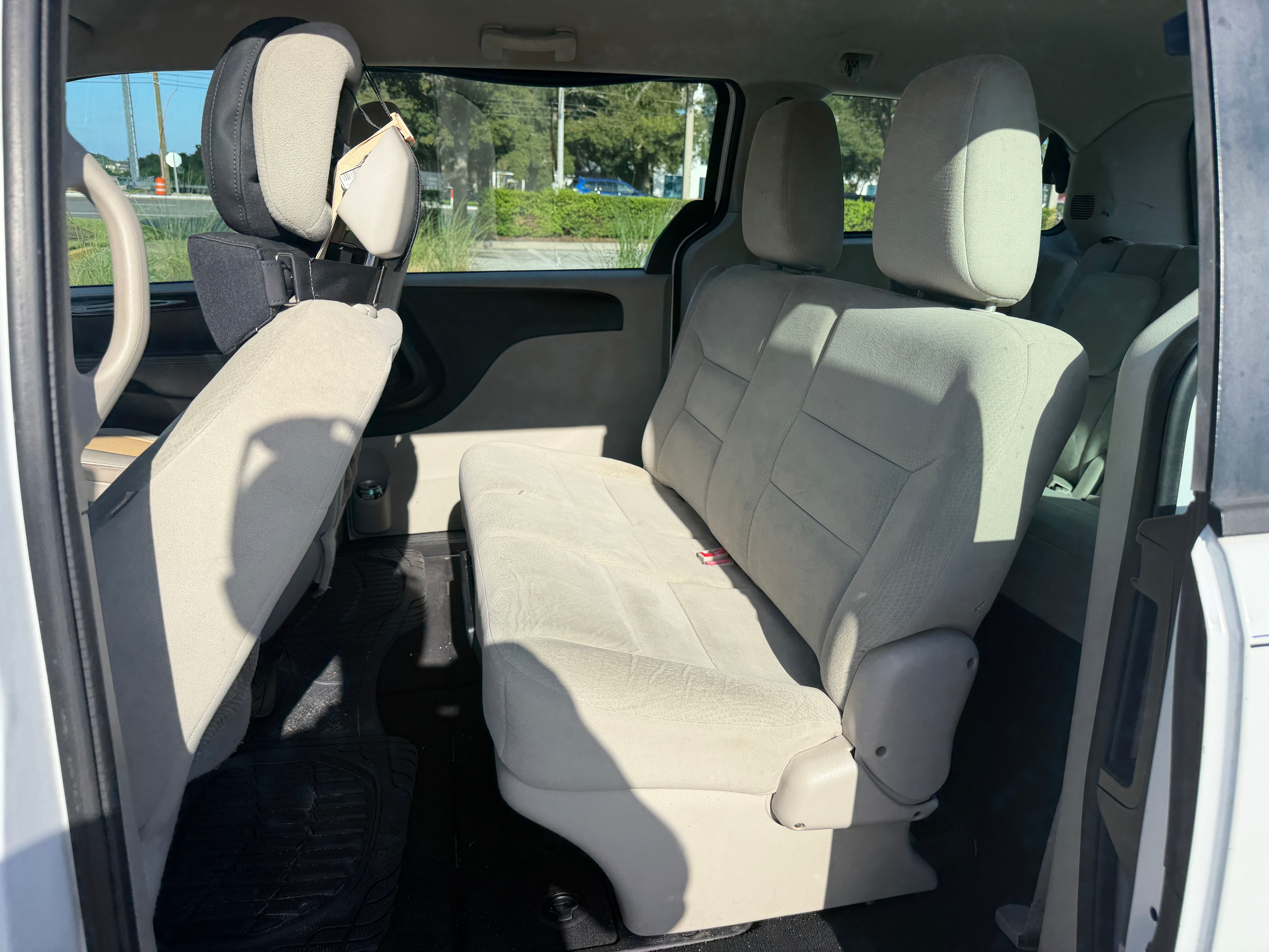 Used 2014 Dodge Grand Caravan American Value Package w/ UConnect Hands-Free Group FWD image 10
