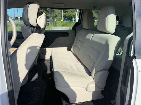 Used 2014 Dodge Grand Caravan American Value Package w/ UConnect Hands-Free Group FWD image 10