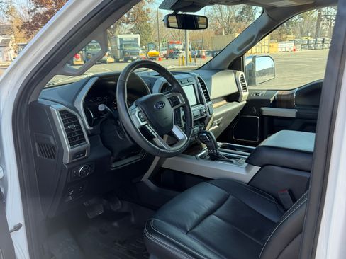 Used 2019 Ford F150 Lariat w/ Equipment Group 502A Luxury image 11