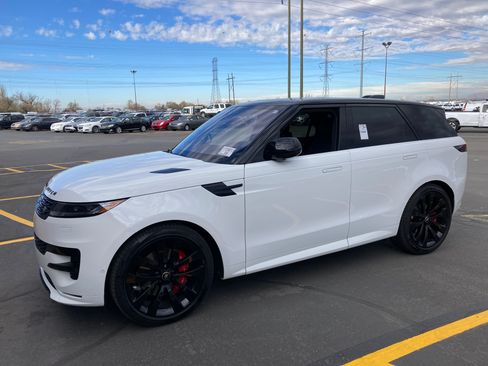 Used 2023 Land Rover Range Rover Sport SE Dynamic image 4