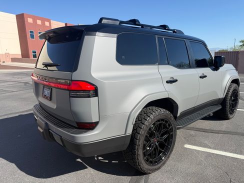 Used 2024 Lexus GX 550 AWD/4WD image 5