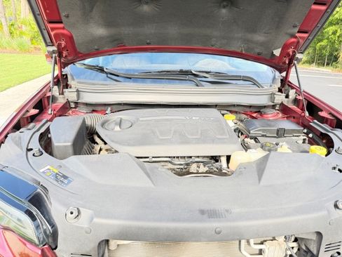 Used 2019 Jeep Cherokee Overland w/ Technology Group image 20