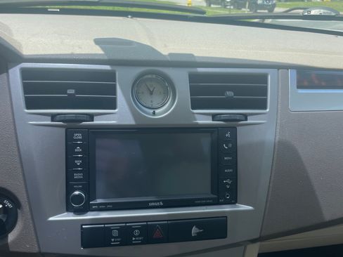 Used 2008 Chrysler Sebring Limited w/ Electronics Convenience Group FWD image 17