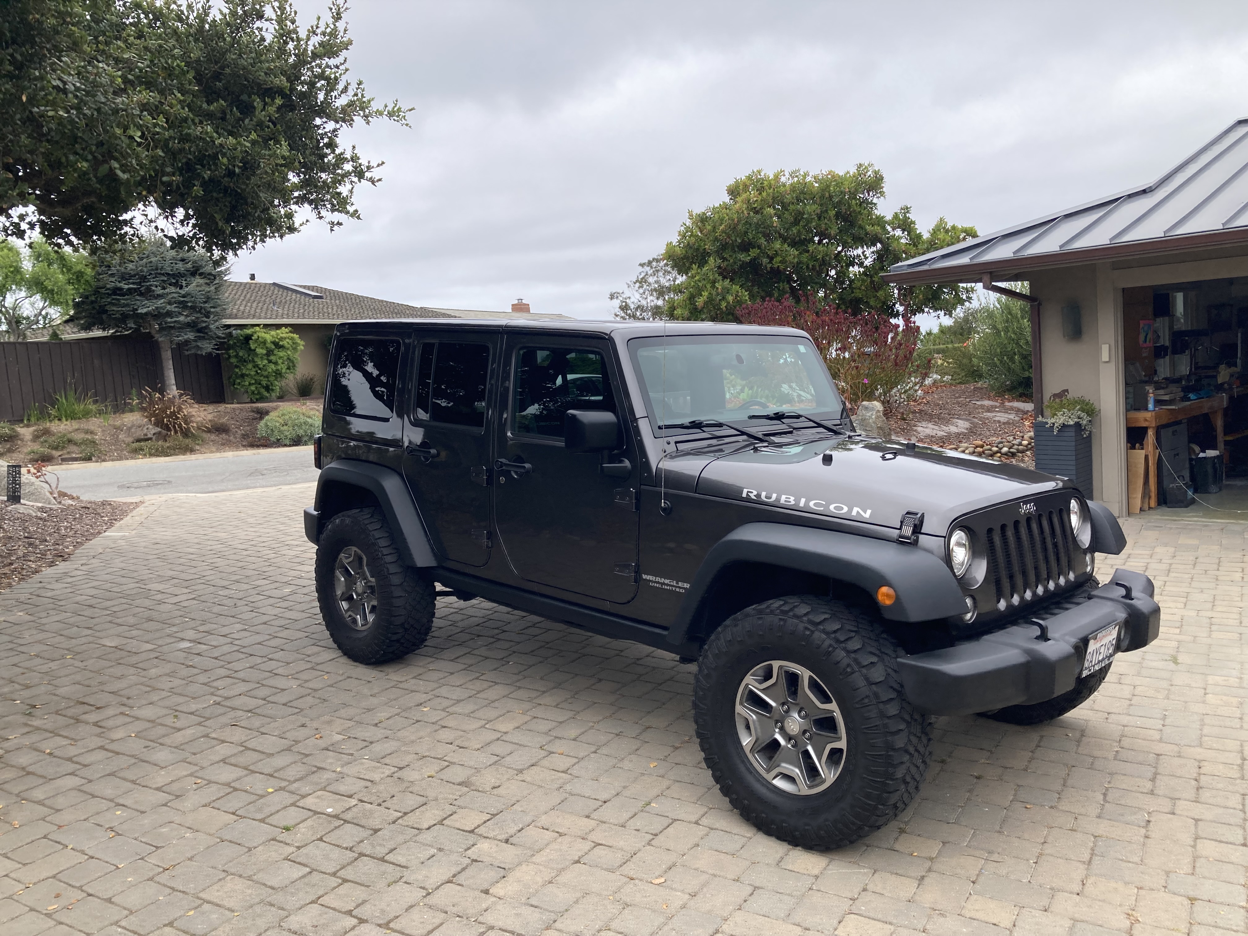 Used 2017 Jeep Wrangler Unlimited Rubicon w/ Connectivity Group AWD/4WD image 14