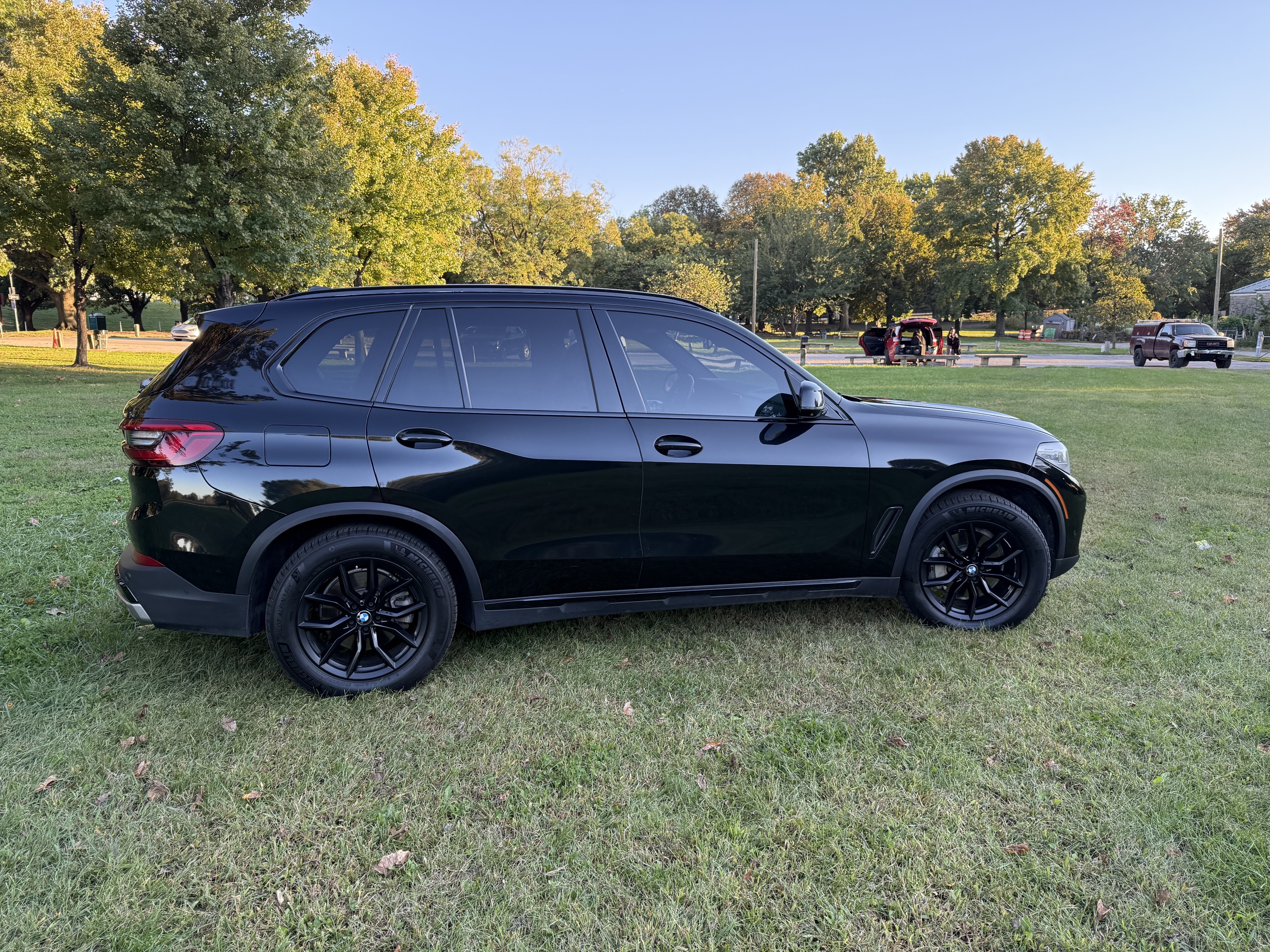 Used 2020 BMW X5 xDrive40i w/ Parking Assistance Package AWD/4WD image 10