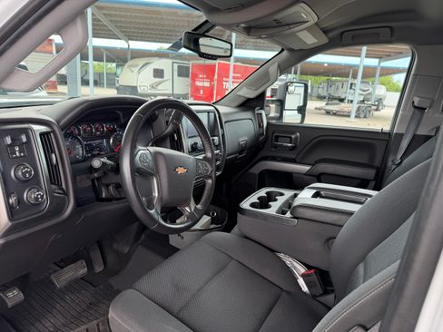 Used 2019 Chevrolet Silverado 2500 LT w/ LT Convenience Package AWD/4WD image 9