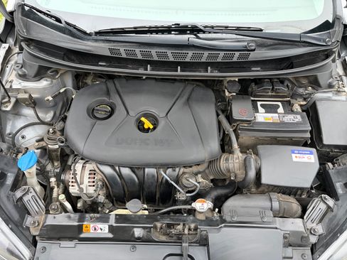 Used 2015 Hyundai Elantra SE w/ Option Group 02 FWD image 8
