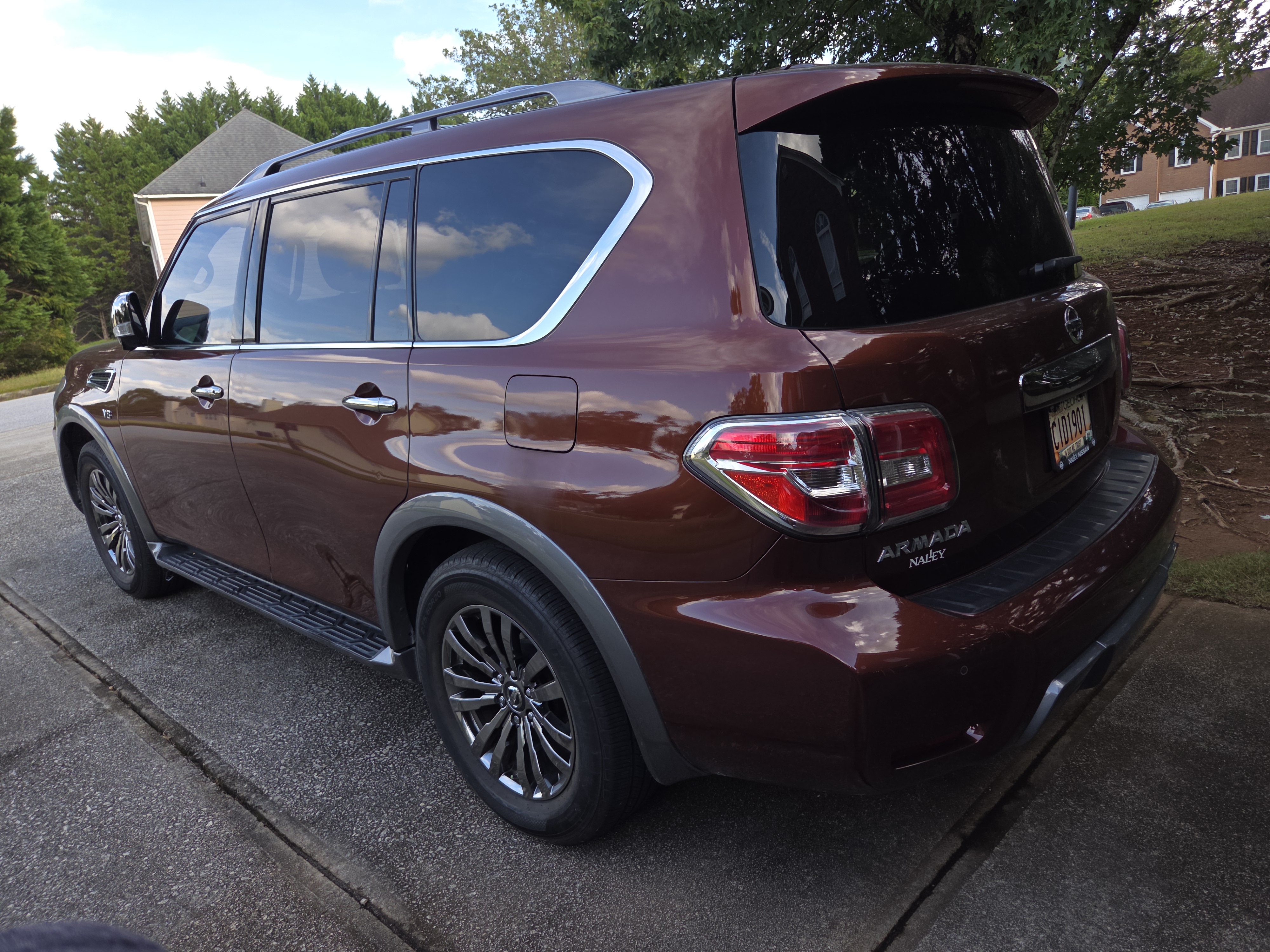 Used 2018 Nissan Armada Platinum w/ Captain Seat Package RWD image 4