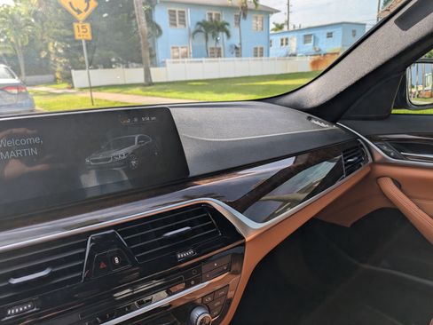 Used 2019 BMW 540i w/ M Sport Package RWD image 10