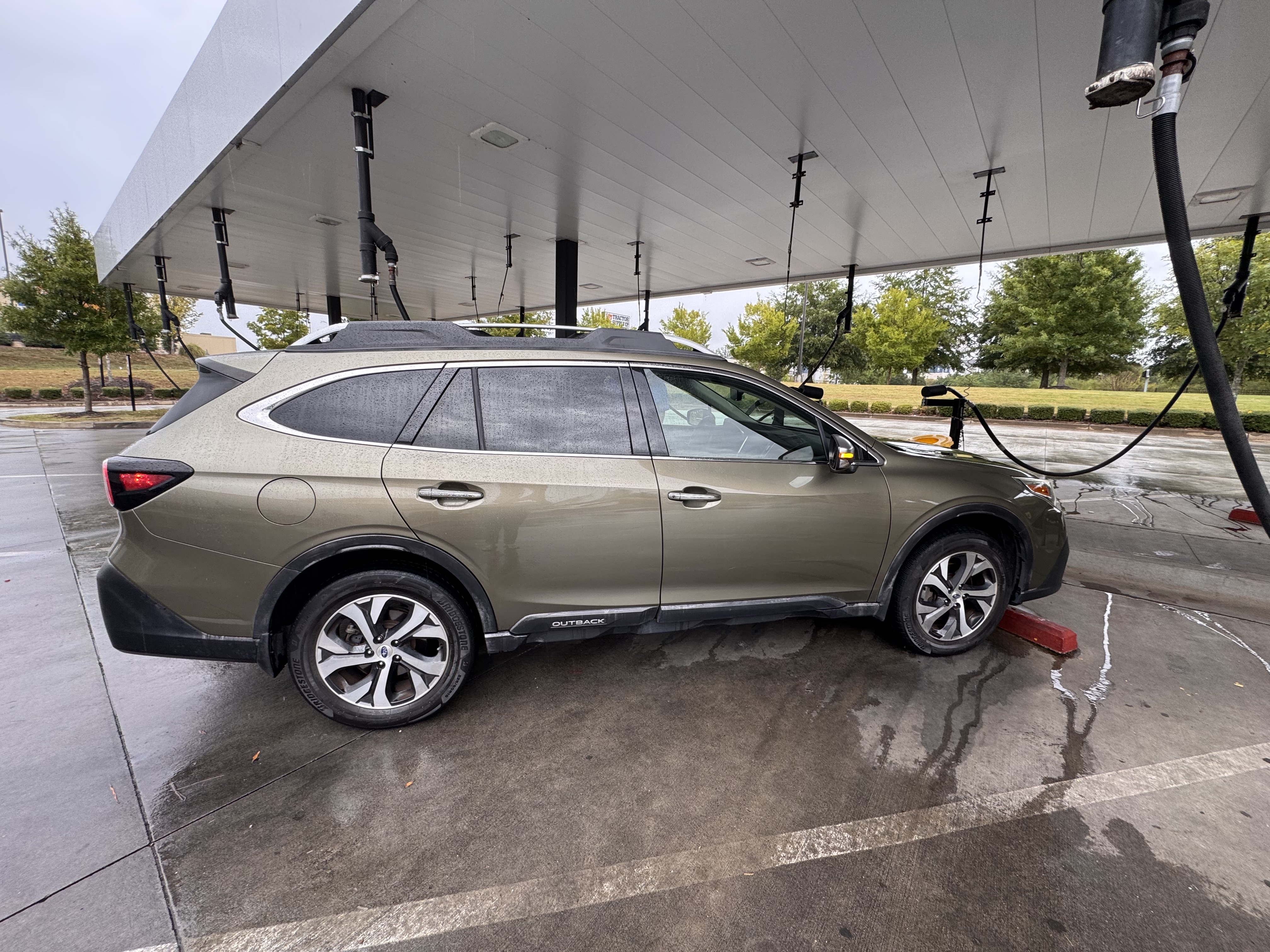 Used 2020 Subaru Outback Touring XT AWD/4WD image 4