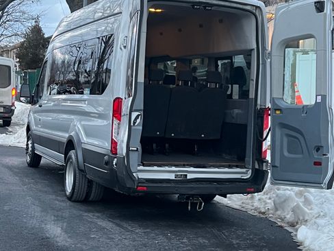 Used 2019 Ford Transit 350 XLT image 8