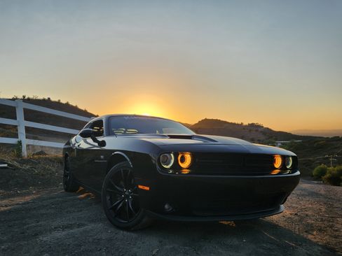 Used 2016 Dodge Challenger SXT Plus image 12