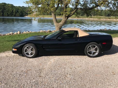 Used 2000 Chevrolet Corvette Convertible w/ Performance Handling Pkg image 12