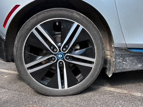 Used 2014 BMW i3 w/ Range Extender RWD image 9