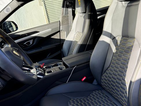 Used 2022 Lamborghini Urus AWD/4WD image 5