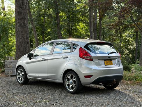 Used 2012 Ford Fiesta SES FWD image 5