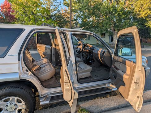 Used 2000 Toyota 4Runner Limited image 11