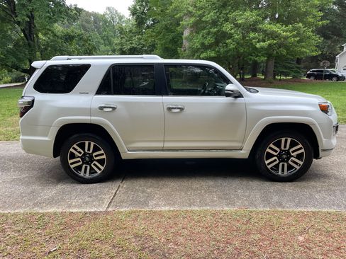Used 2015 Toyota 4Runner Limited AWD/4WD image 2
