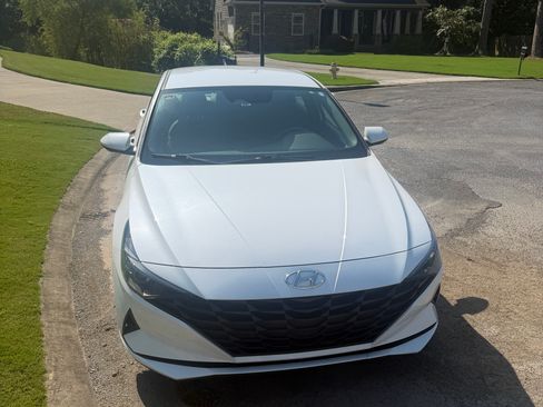 Used 2021 Hyundai Elantra SEL FWD image 4
