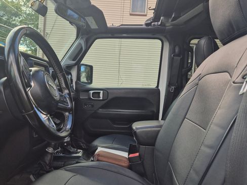 Used 2020 Jeep Wrangler Unlimited Sahara AWD/4WD image 21