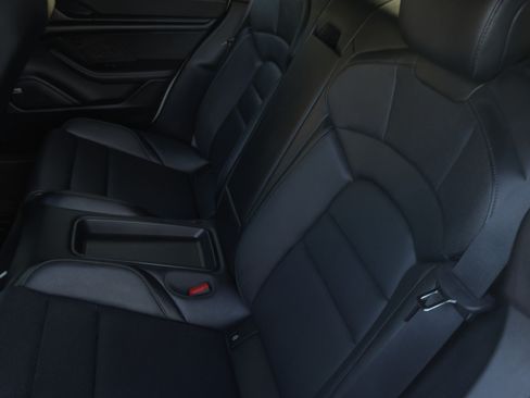 Used 2022 Porsche Taycan image 15