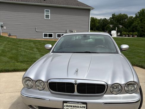 Used 2004 Jaguar XJ8 RWD image 1