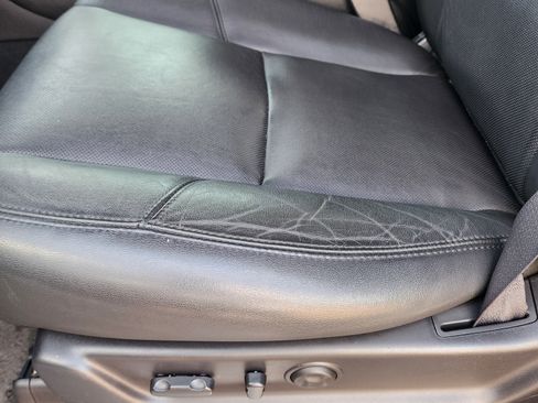 Used 2013 Cadillac Escalade Luxury image 17