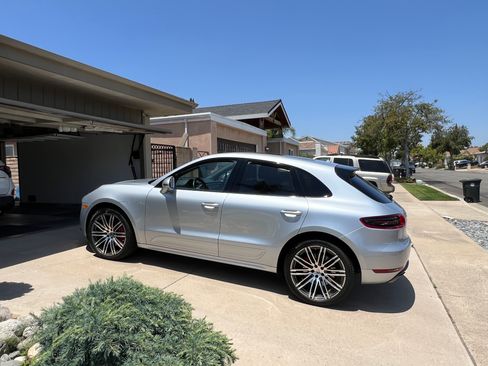 Used 2018 Porsche Macan Turbo image 9