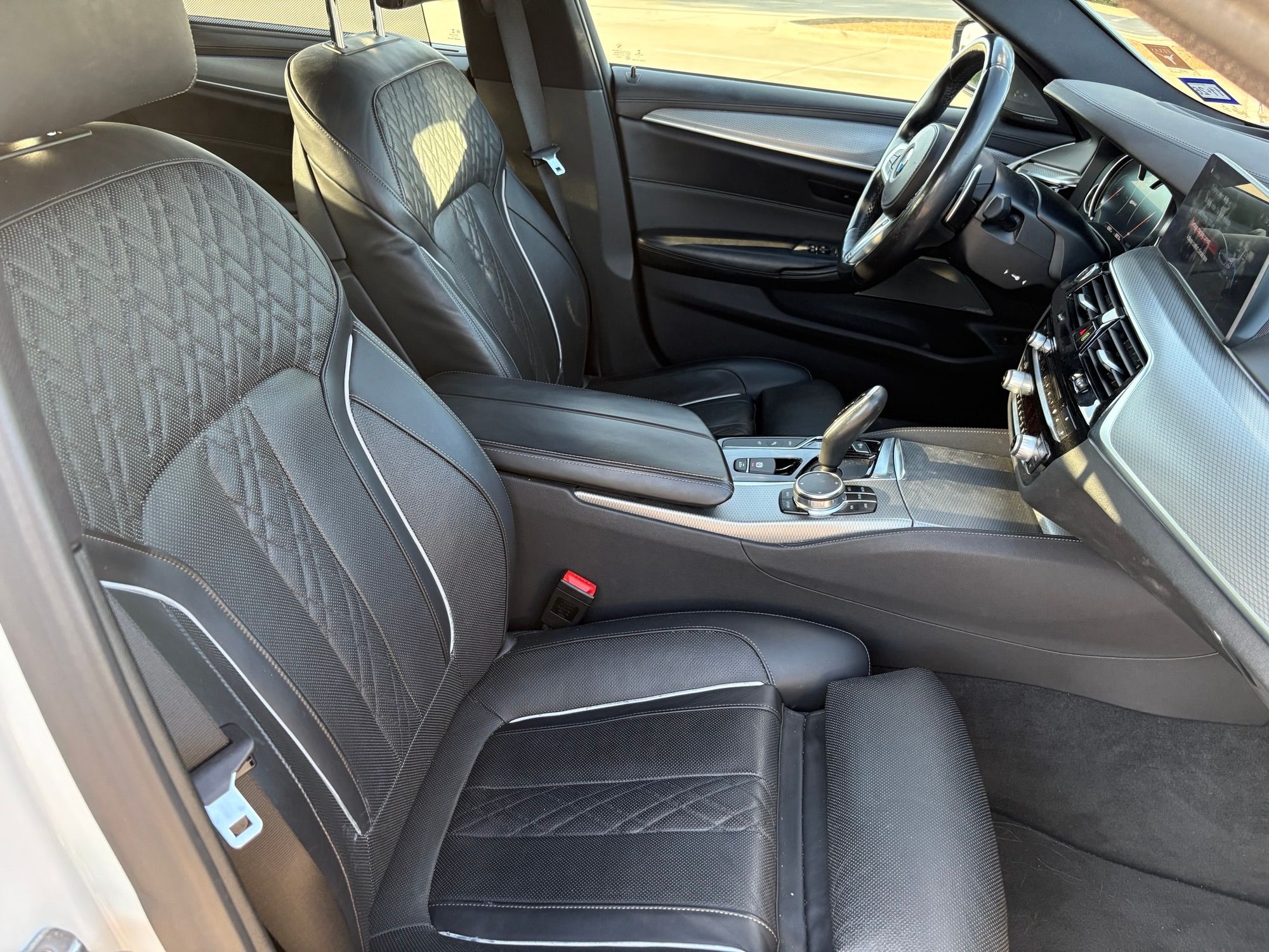 Used 2018 BMW 530e xDrive w/ M Sport Package 2 AWD/4WD image 4