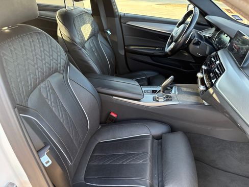 Used 2018 BMW 530e xDrive w/ M Sport Package 2 AWD/4WD image 4
