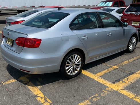 Used 2013 Volkswagen Jetta SEL image 1