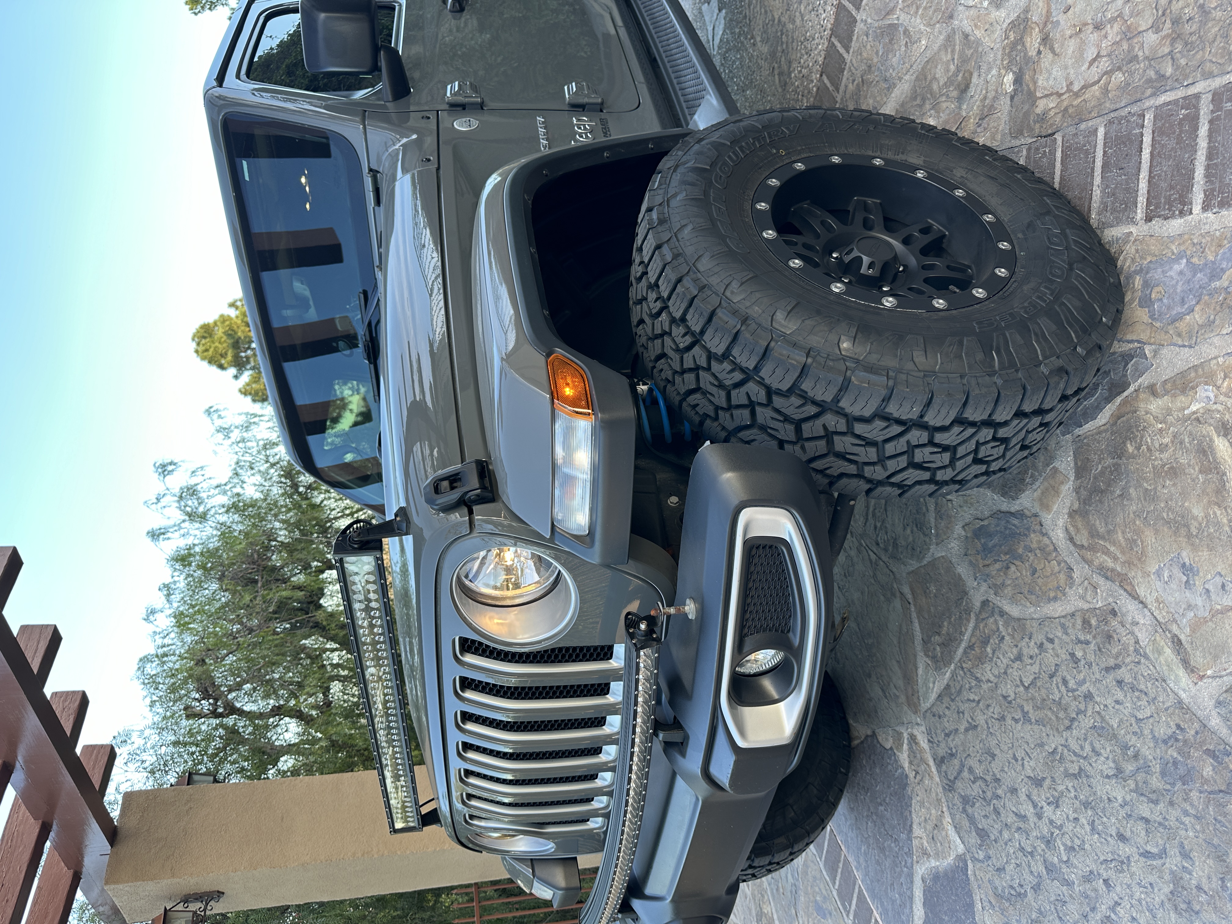 Used 2019 Jeep Wrangler Unlimited Sahara AWD/4WD image 5