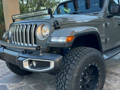 Used 2019 Jeep Wrangler Unlimited Sahara AWD/4WD image 5