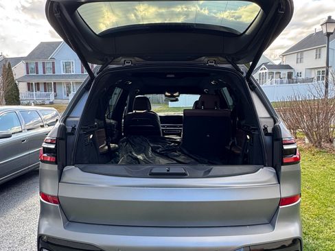 Used 2023 BMW X7 xDrive40i w/ M Sport Package image 11