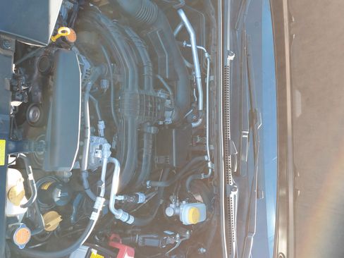 Used 2021 Subaru Crosstrek 2.0i Premium image 2