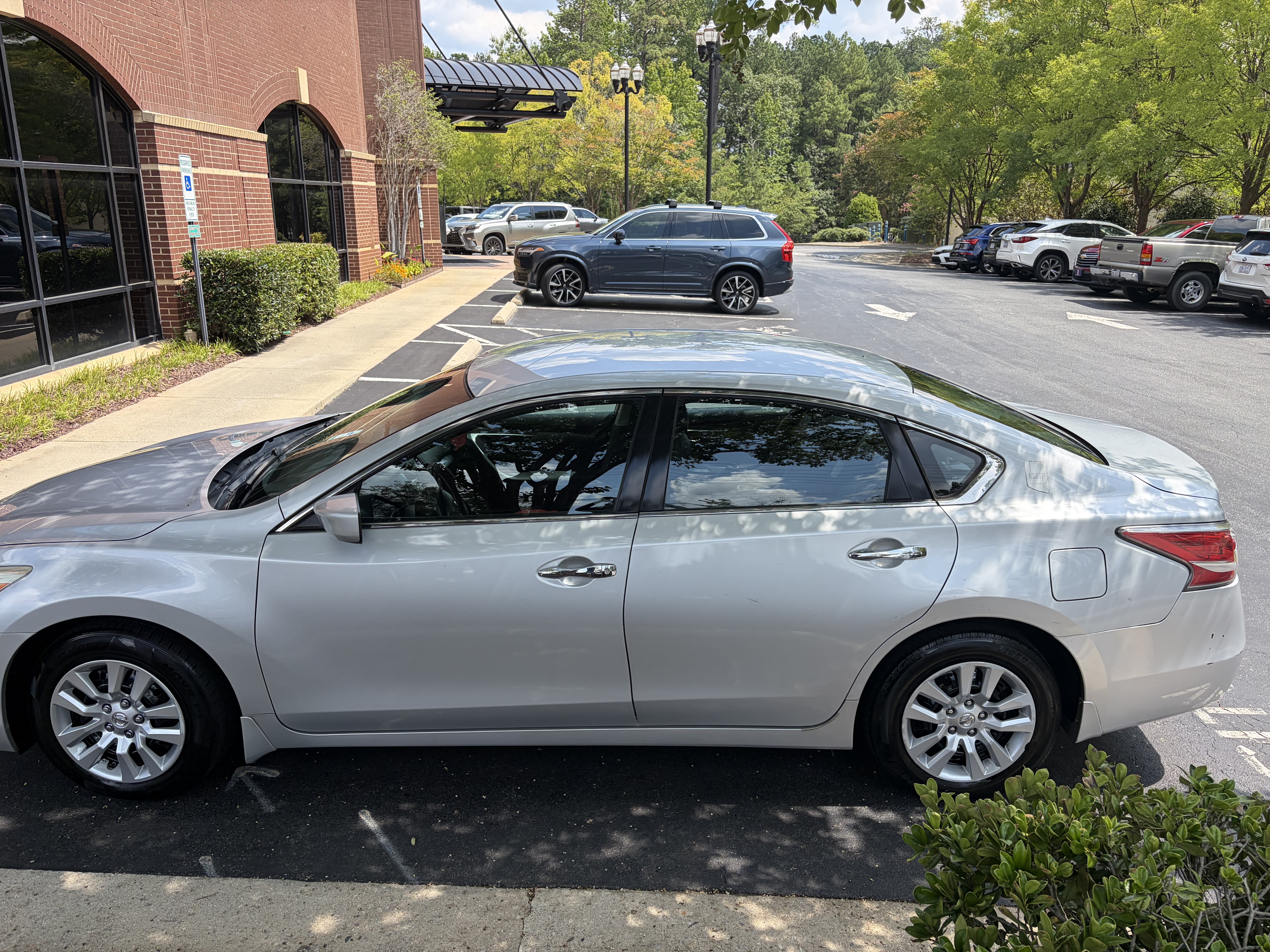 Used 2015 Nissan Altima 2.5 S w/ Power Driver Seat Package FWD image 2