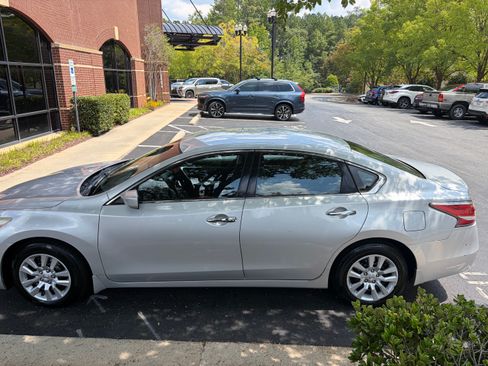 Used 2015 Nissan Altima 2.5 S w/ Power Driver Seat Package FWD image 2