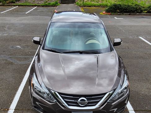 Used 2016 Nissan Altima 2.5 SL w/ 2.5 Technology w/LED Package image 2