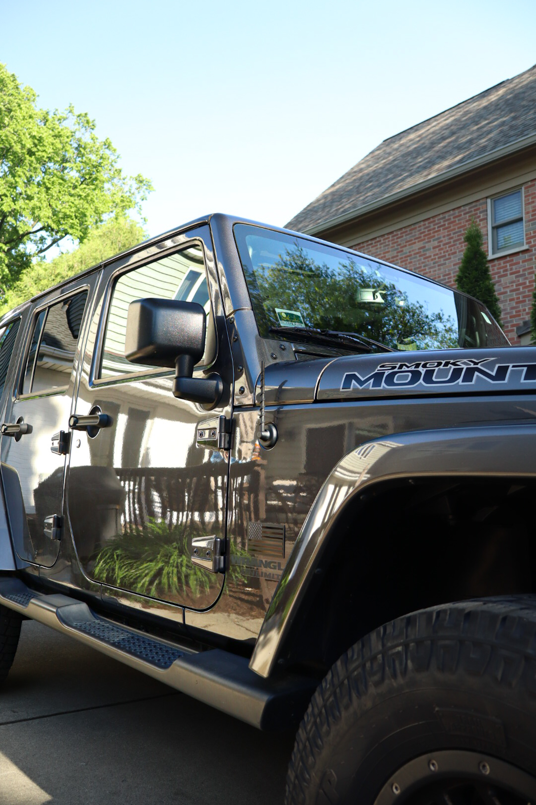 Used 2017 Jeep Wrangler Unlimited Sahara AWD/4WD image 2