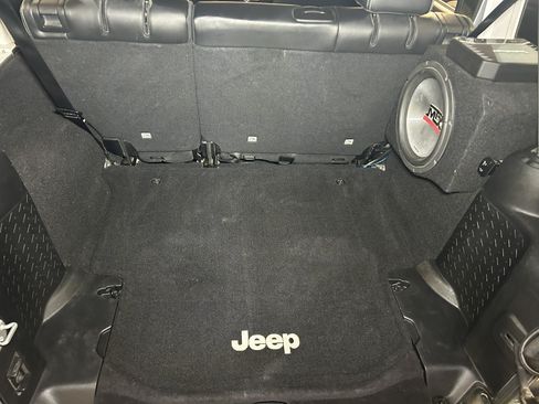 Used 2016 Jeep Wrangler Unlimited Sahara w/ Connectivity Group image 10