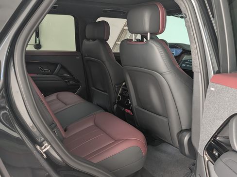 Used 2024 Land Rover Range Rover Sport Autobiography image 4